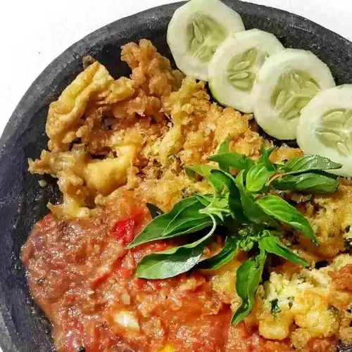 # Telur Penyet + Lalapan